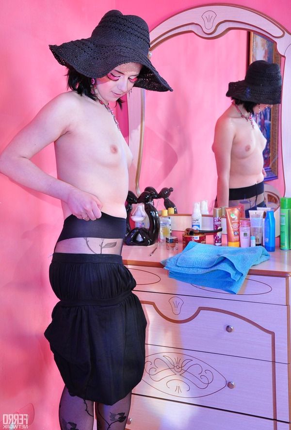 Красивые леди в колготках выглядят довольно привлекательно